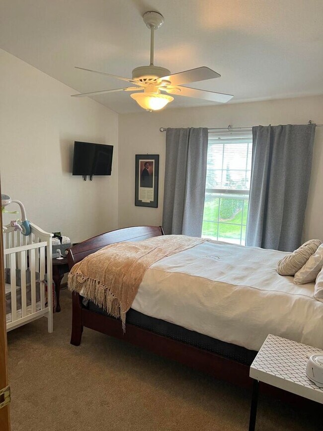 Building Photo - Brookfield Condo for Rent