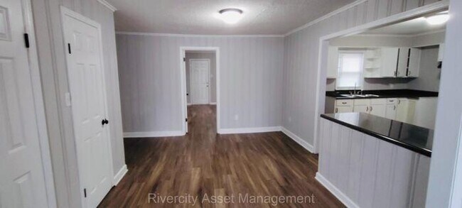 Building Photo - Gorgeous home is Frayser!!!!