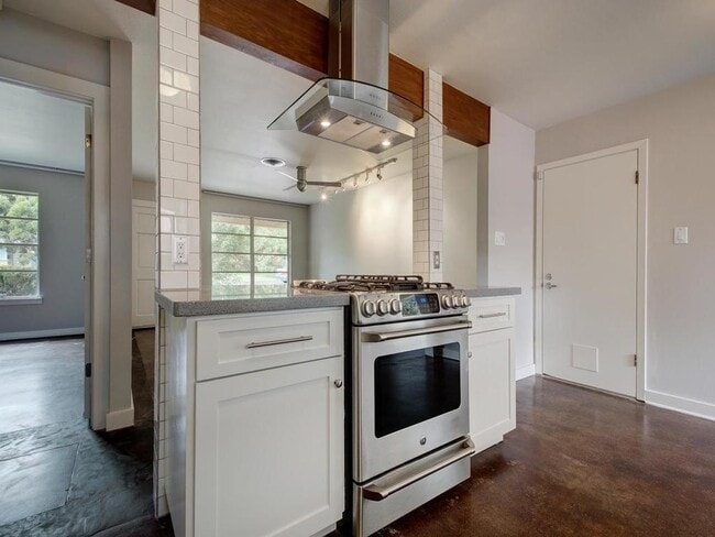 Building Photo - 1110 Fieldcrest Dr