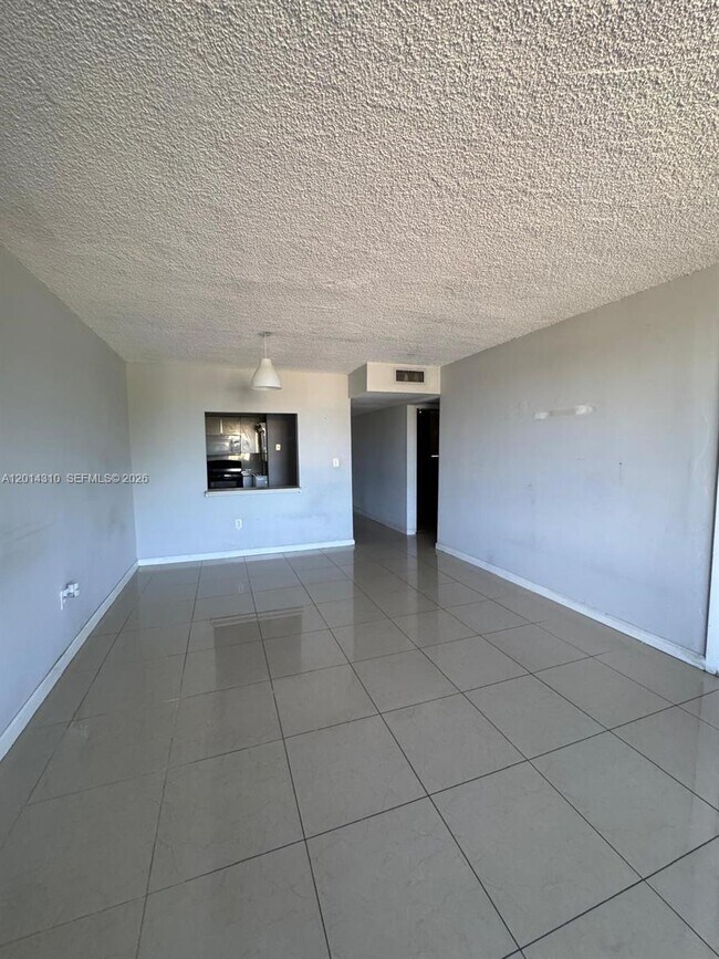 Building Photo - 10090 NW 80th Ct