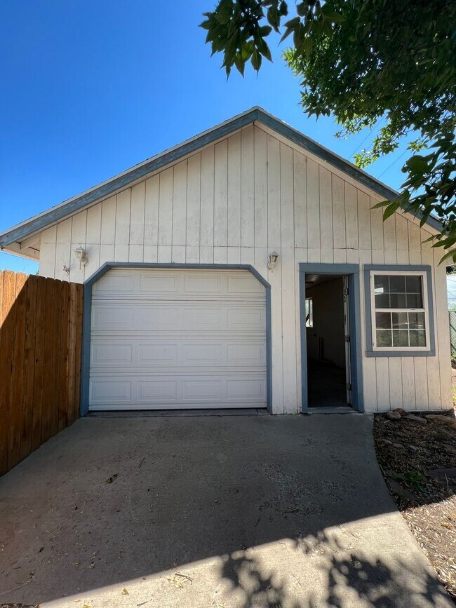 Building Photo - Dog Friendly Home in Heber!