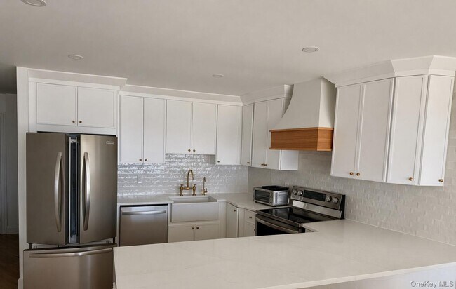 Building Photo - 585 Dune Rd