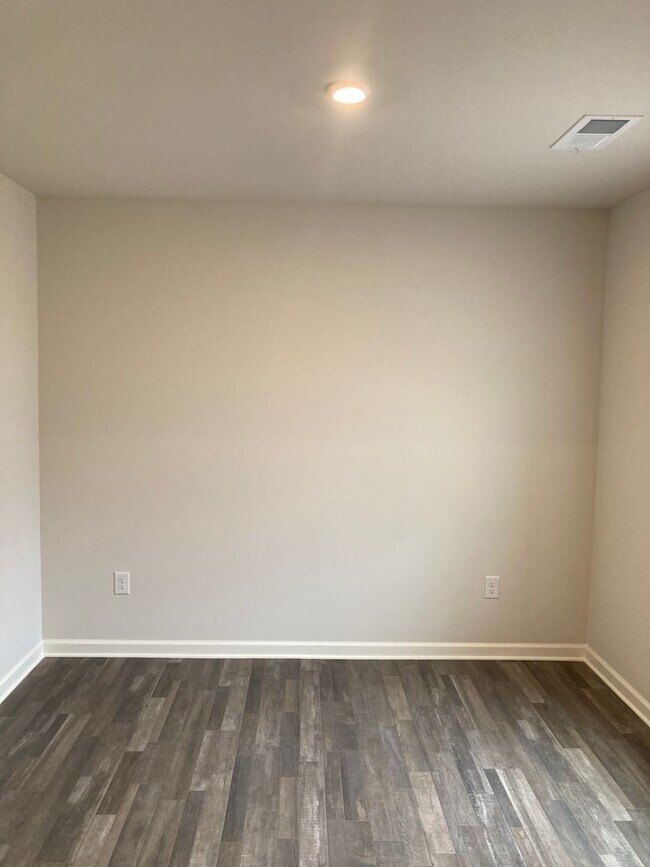 Building Photo - 117 Elegance Wy