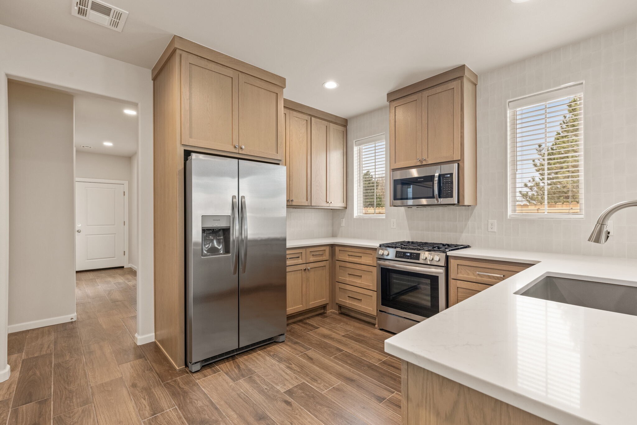 Building Photo - 319 W Commercial St