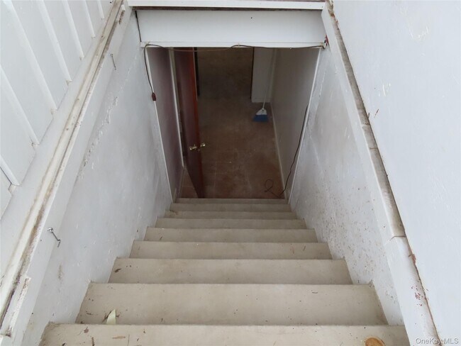 Building Photo - 3 Birch St