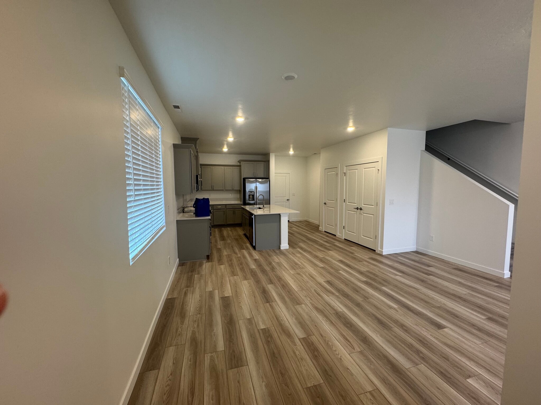 Foyer to dining/kitchen - 4138 W Perspective St