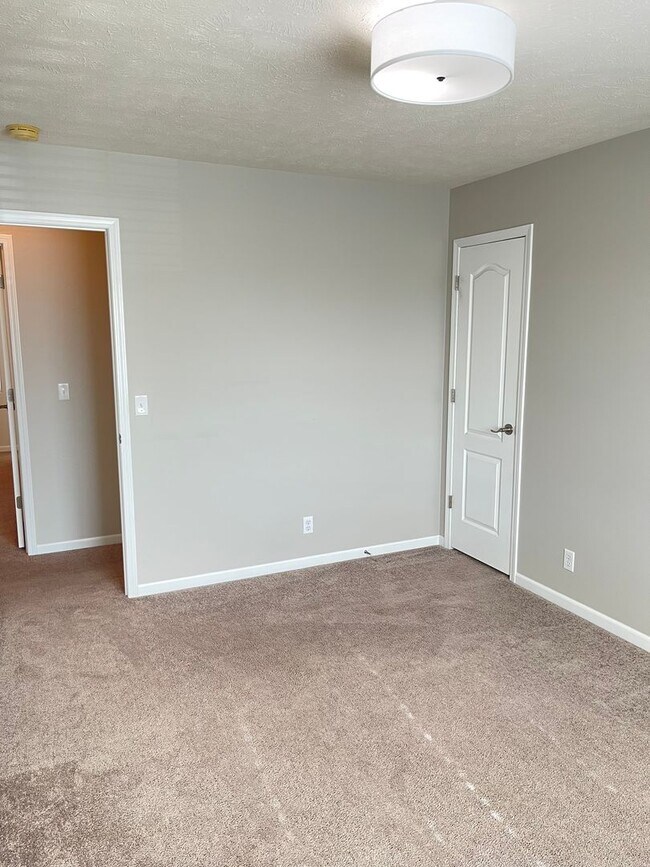 Building Photo - Comfortable 3-Bedroom Home in Desirable Millard West Area - $2,095