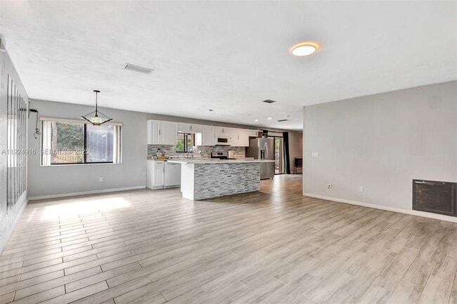 Building Photo - 168 Westwood Dr