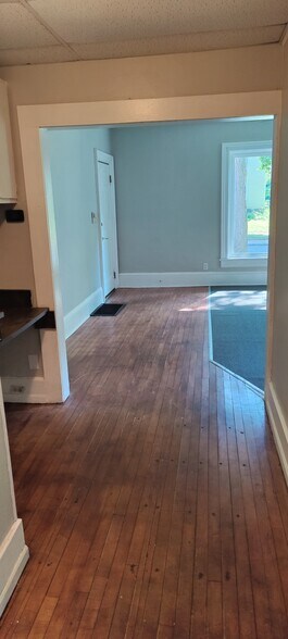 Hardwood Floors - 1011 2nd Ave