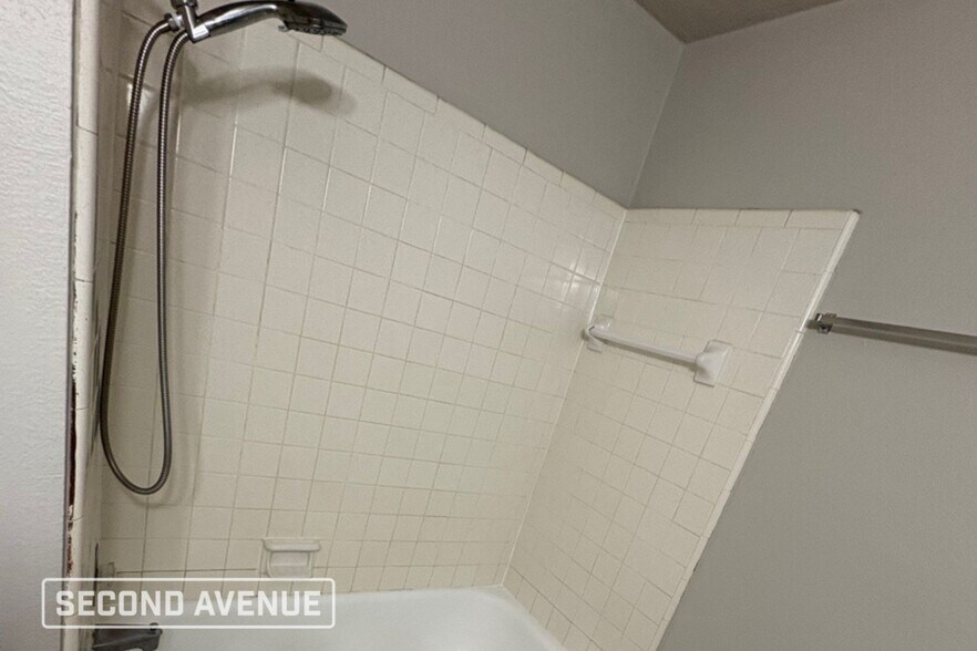 Building Photo - 2539 W 12th St