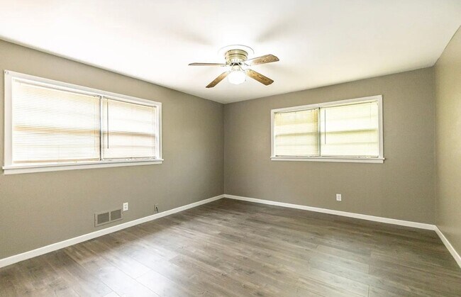 Building Photo - Spacious 4 bedroom 2 bathroom close to Texas Tech!