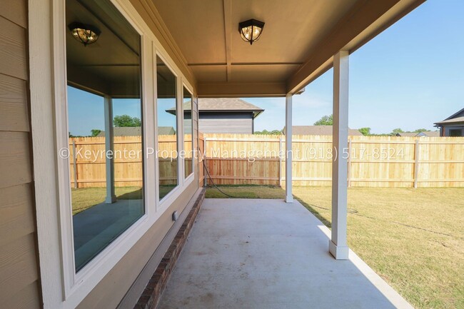 Building Photo - Gorgeous New Construction Home 4 Bed 2 Bath in Broken Arrow!