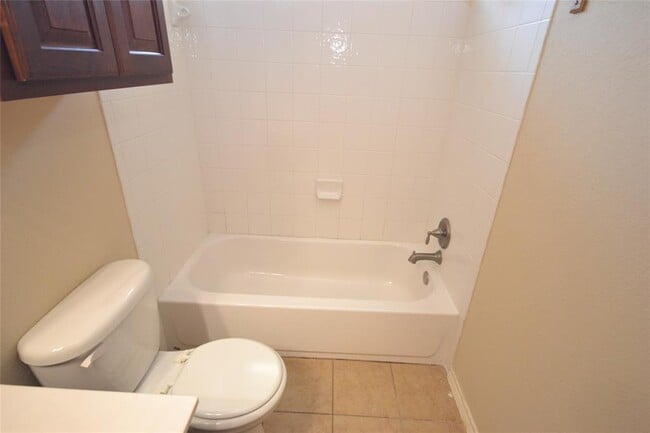 Building Photo - 409 Riverine Way