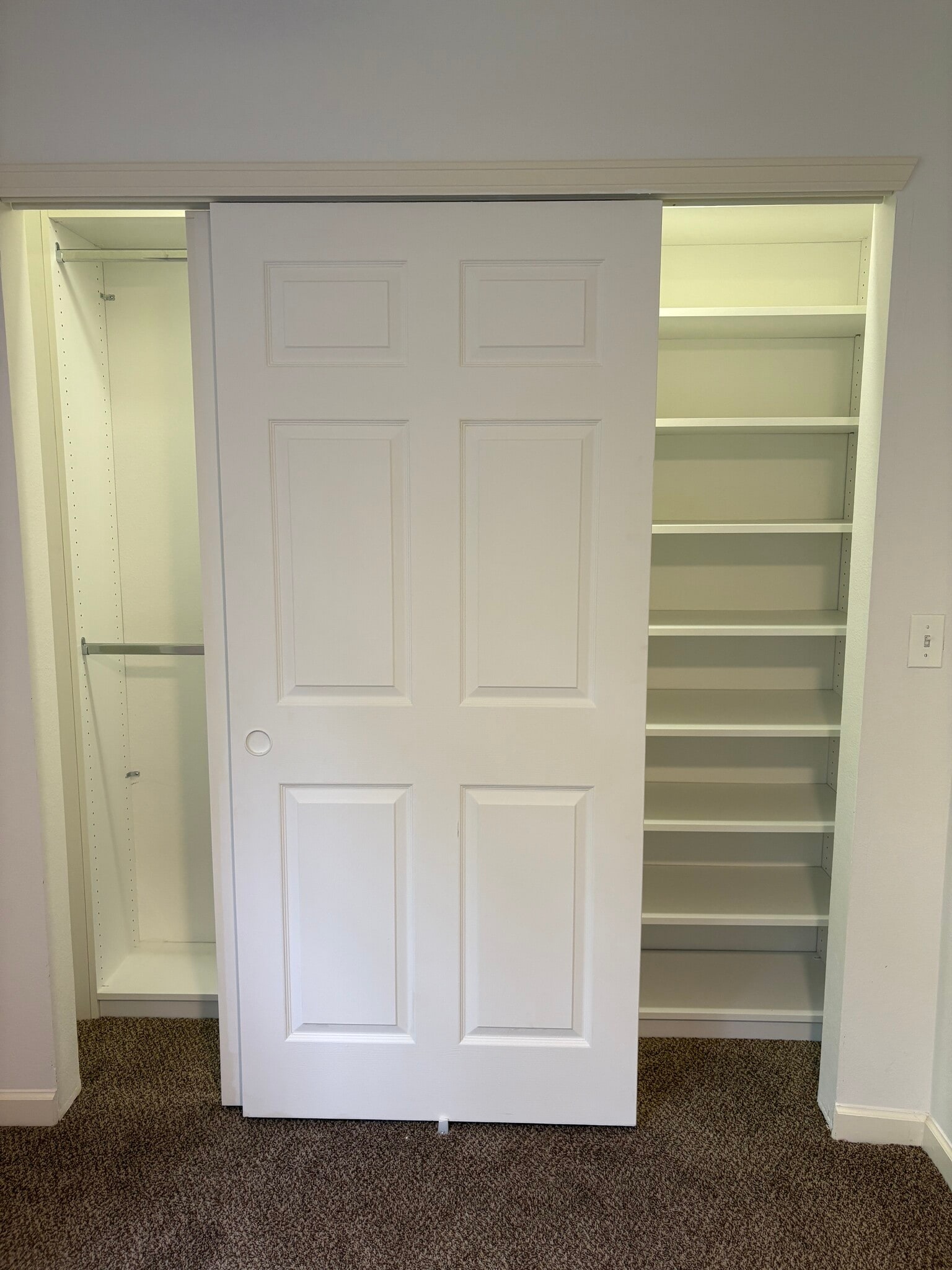 Closet - 550 Mohawk Dr