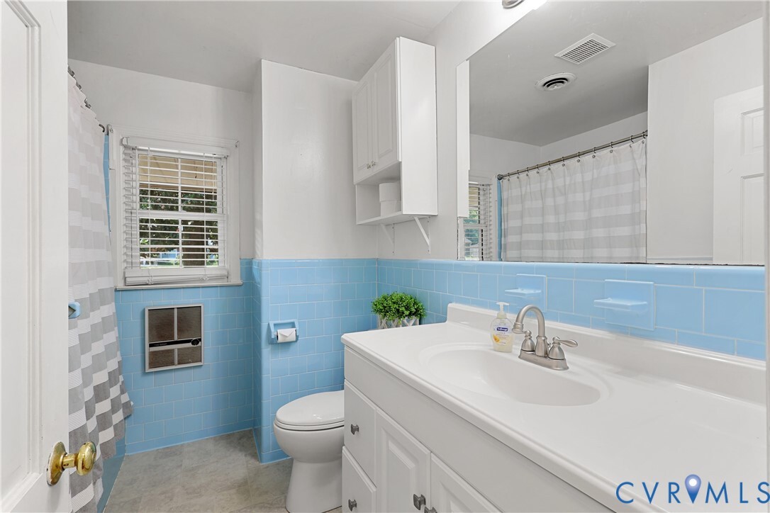 Building Photo - 1871 Pender Ave