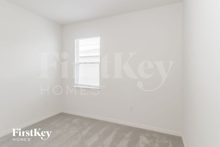 Building Photo - 421 Reina Wy