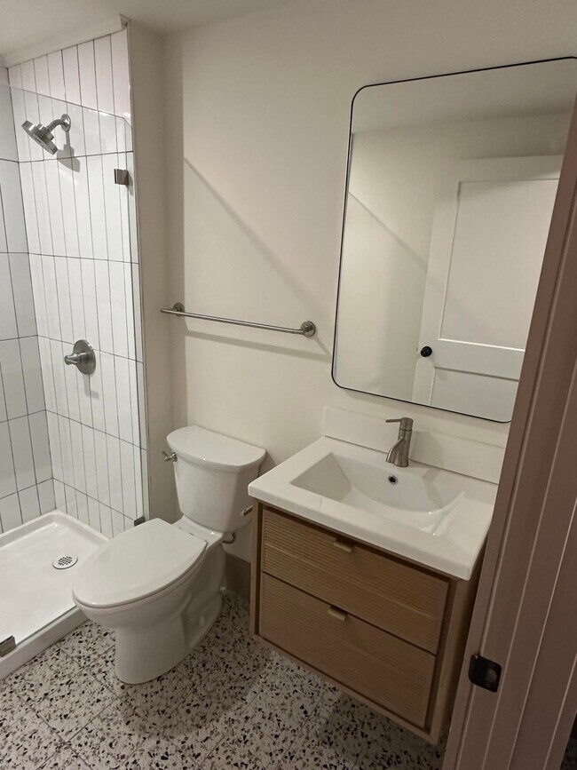 Building Photo - 307 W Main St