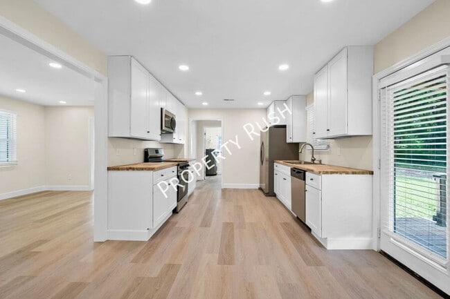 Building Photo - 321 Whitmire Cir