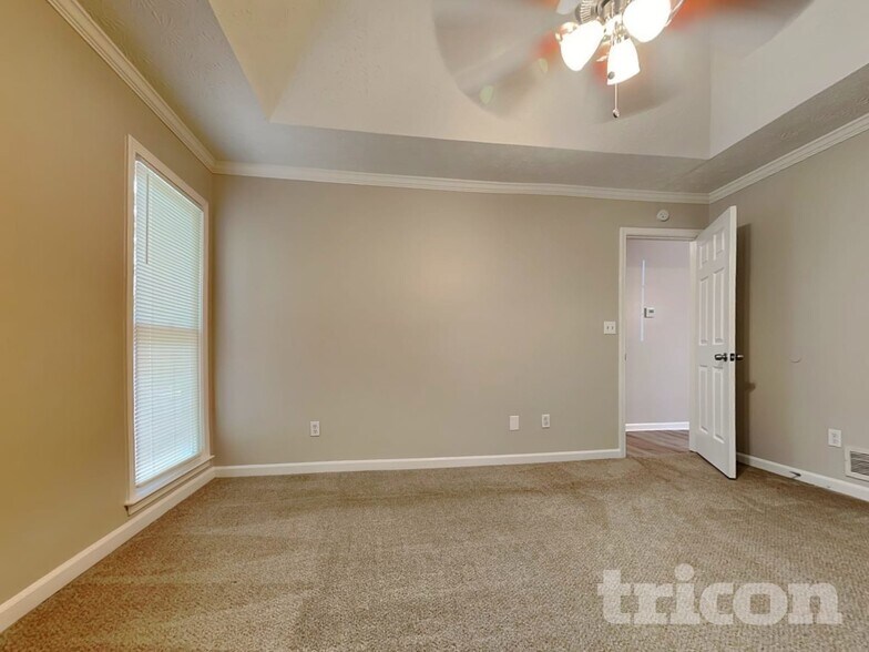 Building Photo - 40 Fair Ridge Ct