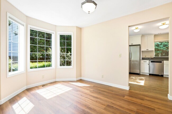 Building Photo - Beautiful Renovated Four Bedroom House for...