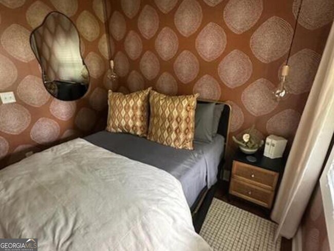 Building Photo - 2434 Rockcliff Rd SE