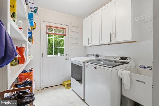 Building Photo - 1316 Heller Dr