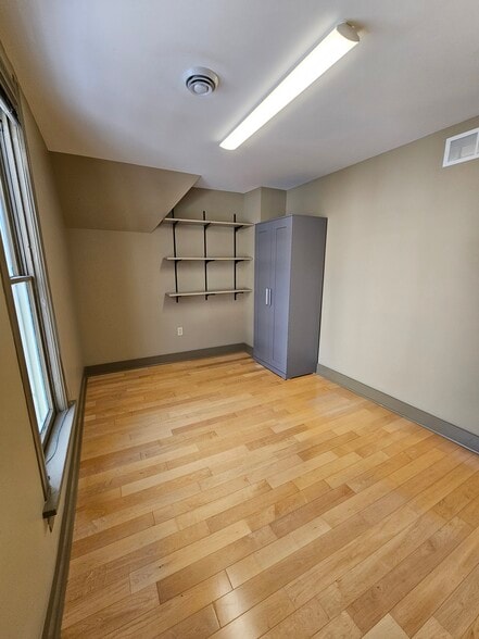 Room 202 - bedroom - 206 N Charles St