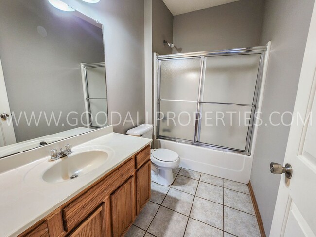 Building Photo - 3 bedroom townhome in Ankeny
