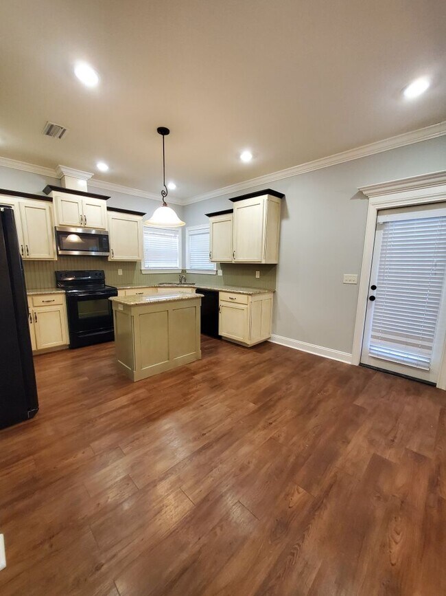 Building Photo - 3847 Napa Dr