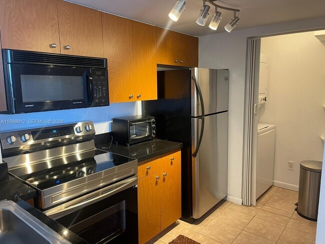 Building Photo - 770 Claughton Island Dr