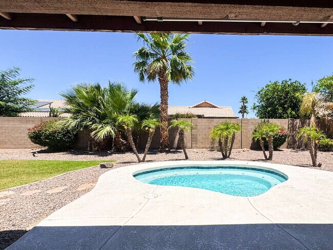Building Photo - For Rent: 3-bedroom, 2-bathroom home in Barkley Ranch