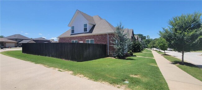 Building Photo - 3417 W Pinot Ln