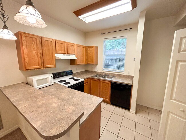 Building Photo - Victoria Station #134