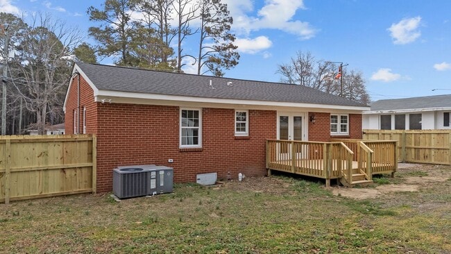 Building Photo - Cozy 3-Bedroom Ranch with Spacious Yard in Smithfield
