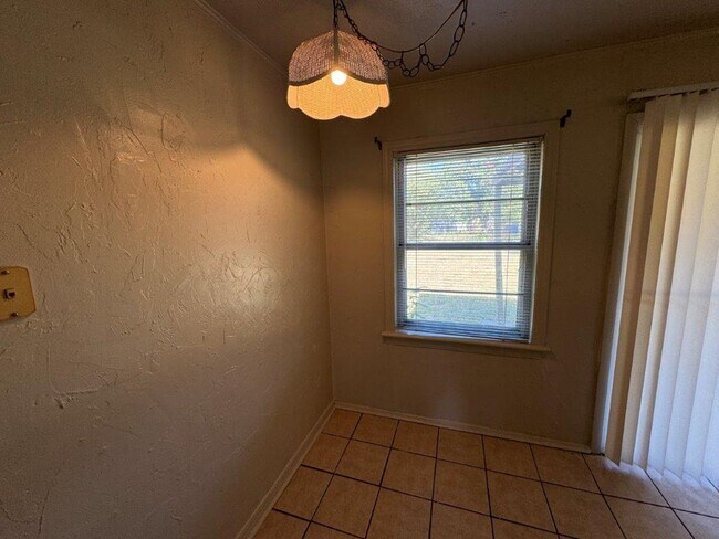 Building Photo - 3013 Shirley Ln