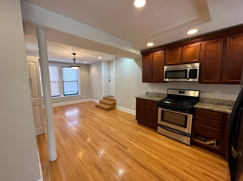 Building Photo - 3925 W Altgeld St