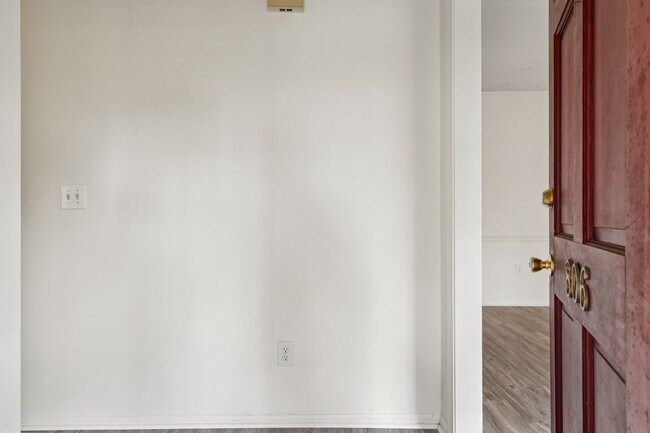 Building Photo - 3BR/2BA Home with Fireplace and Fenced Yard in Mt Pleasant