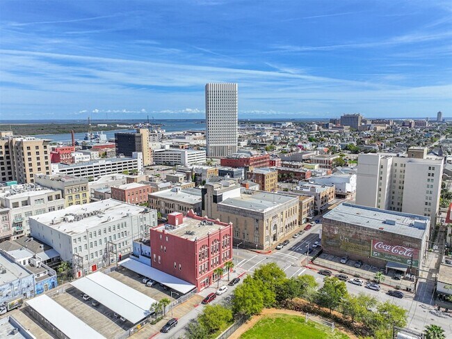 Building Photo - 525 22nd St