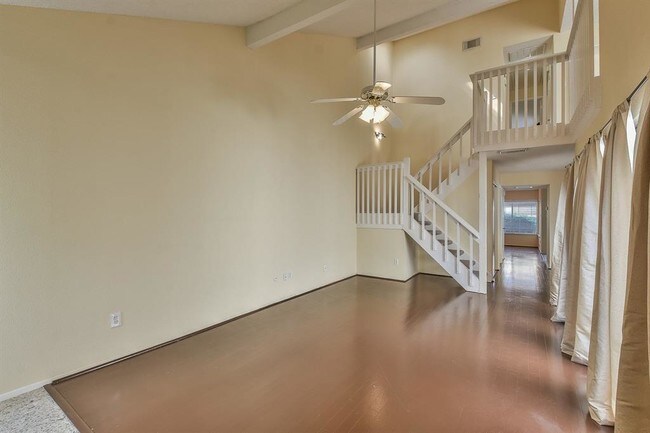 Beautiful Roomy Living Room - 2816 Windchase Blvd