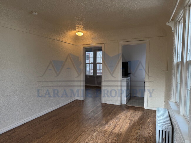 Building Photo - 1 Bed 1 Bath Apartment