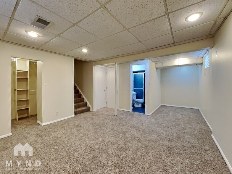 Building Photo - 9894 W Polk Pl