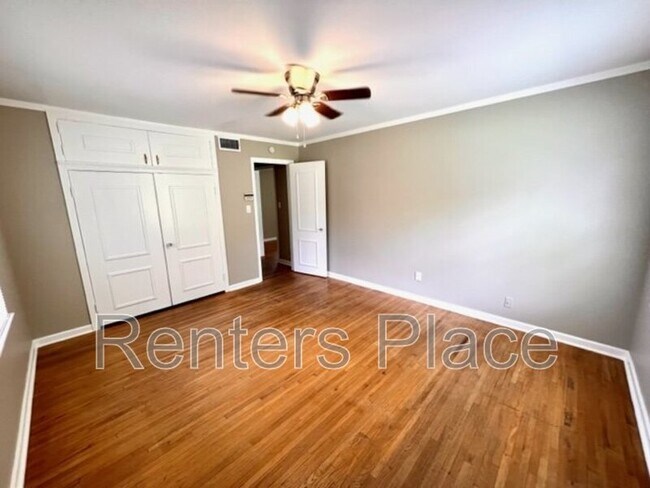 Building Photo - 3315 S Lewis Ave