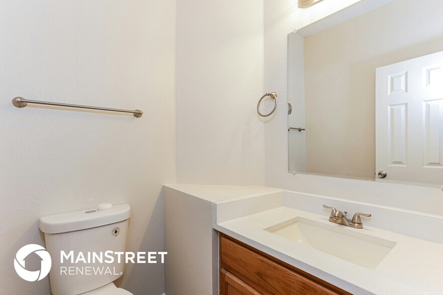 Building Photo - 1954 Pin Oak Ln