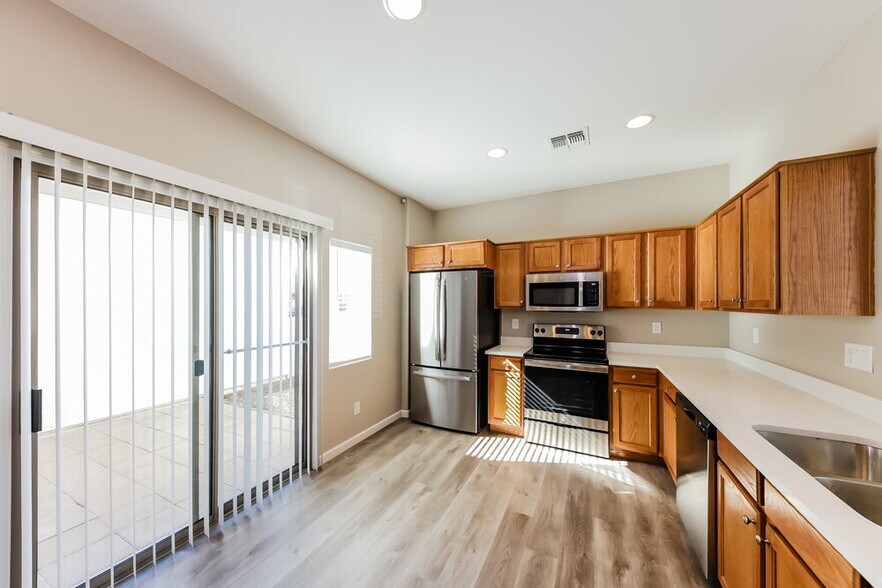 Building Photo - 10239 W Via Del Sol