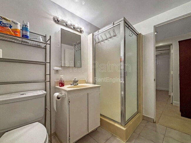 Building Photo - 26 69th Pl