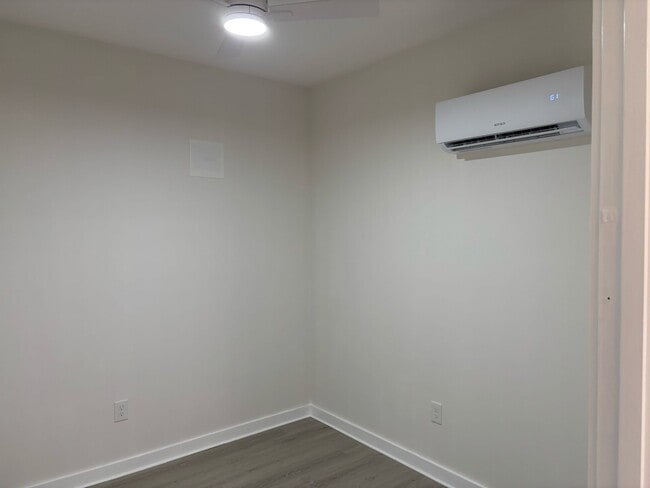 Building Photo - 200 Towne Overlook Dr