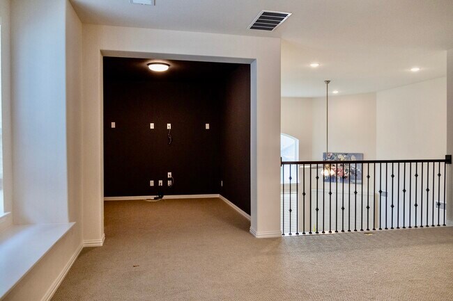 Building Photo - 1725 Friendship Ln