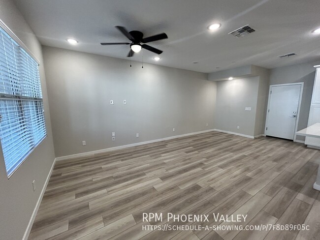 Building Photo - 3 Bed / 2.5 Bath Gilbert Townhome GATED Co...