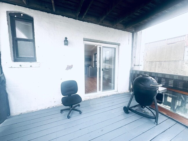 Building Photo - 336 4th St