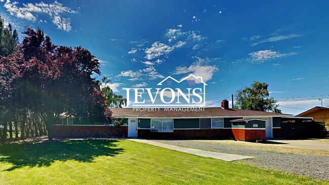 Building Photo - Water and sewer included! Comfortable 3-be...